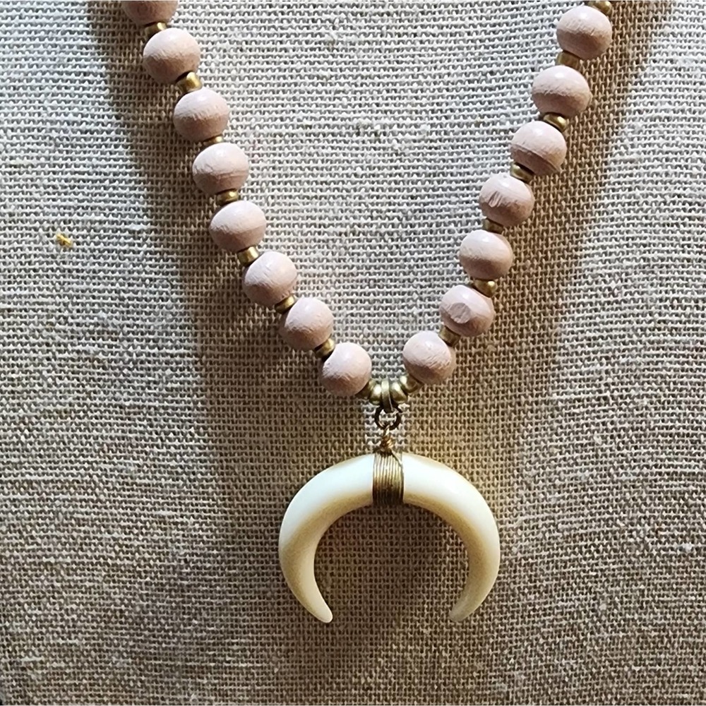 Treska beaded‎ pendant necklace
